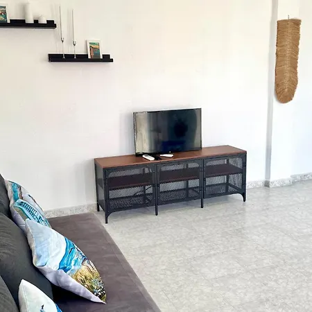 Seaside Retreat With Pool, Free Parking, Ac *